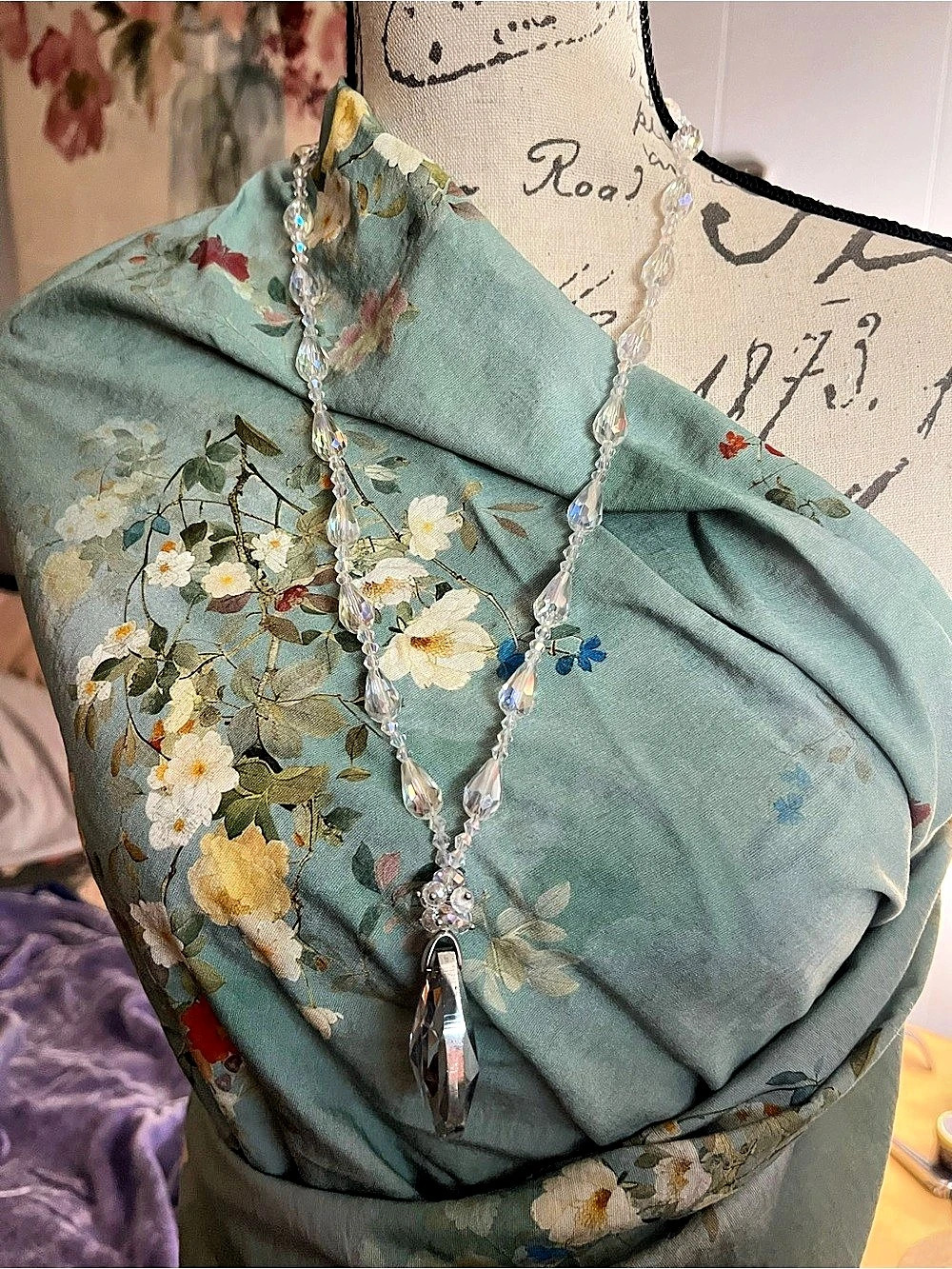 Pink & Clear Crystal Pendant Necklace Like New